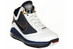 nike air max lebron 7 gr white navy 5 03 Nike Air Max LeBron VII (7)   White/Navy/Gold Sample Actual Photos
