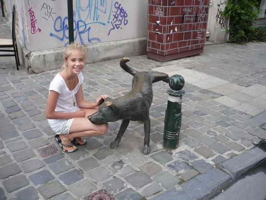 Tribute-To-Peeing-Statues-96