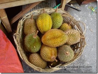 durians_sarawak_market_8