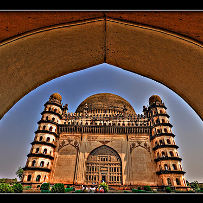 Gol Gumbaz, Bijapur , Source: http://www.flickr.com/photos/98097439@N00/4616339083 4616339083.jpg