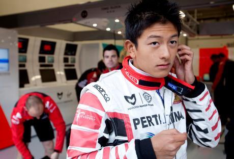 rio-haryanto-akan-menjajal-mobil-F1-di-Silverstone