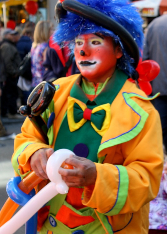 [easter-parade-nyc-2012-baloon-clown%255B4%255D.jpg]