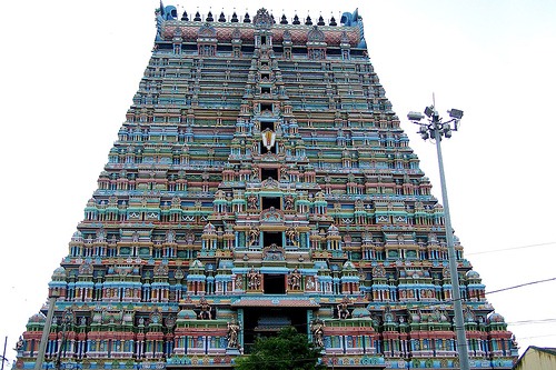 [srirangam-temple-gopuram4.jpg]