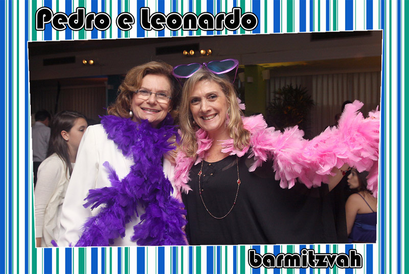 Fotos de Pedro e Leonardo - 10.12.11. Foto numero 29 da Social Click Fotografia Digital, do Rio de Janeiro, RJ, que faz fotos divertidas, fotos malucas, fotos com fantasias, fotos na hora, fotografia maluca, fotografia divertida com molduras personalizadas. camarim movel social click victor miguel roberto cohen foto digital album de assinatura ao vivo ari fotos divertidas malucas maluca animadas animado fotografo para casamento fotoproduto com fotografias noivas bordas