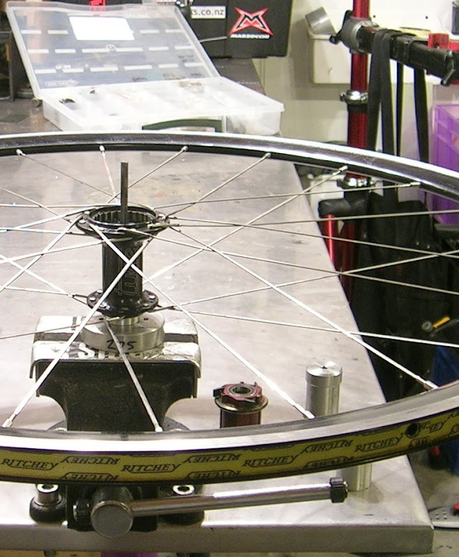 The hub sitting on the lower adapter