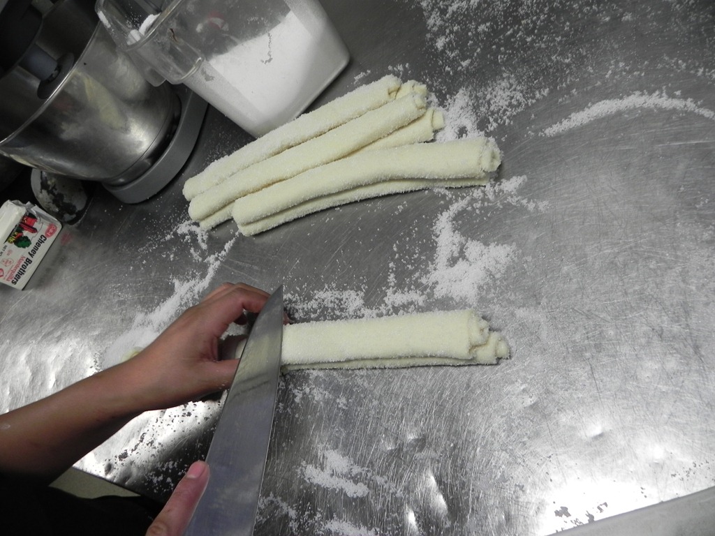 [DSCN81674.jpg&description=Orecchie Di Elefante-Baking with My Chef Hubby')]
