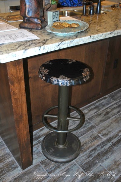 Vintage soda pop lid stool.jpg Vintage soda pop lid stool