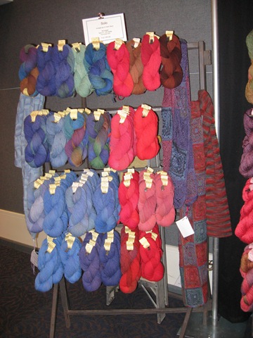 [20111203ARFiberArtsEx382.jpg]