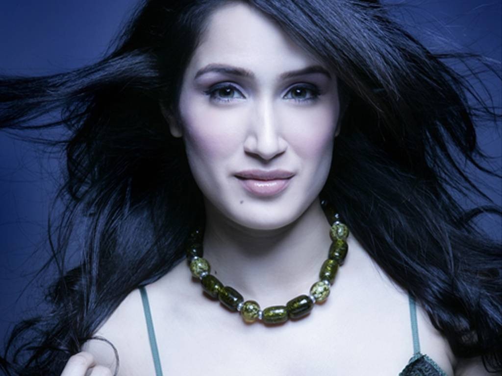 [sagarika_ghatge_2_1024x768%255B9%255D.jpg]