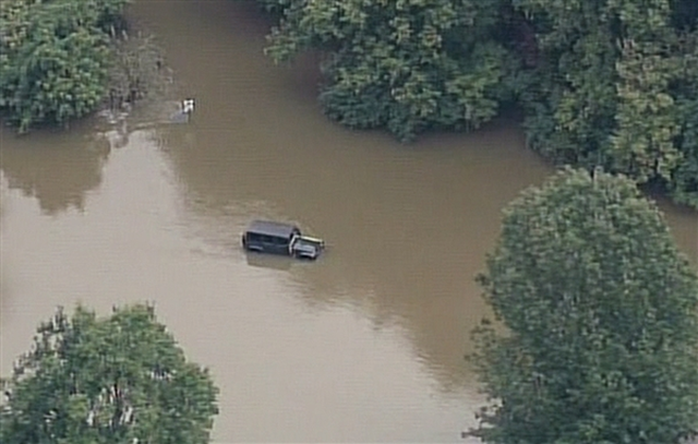 Aerial view of a car stranded in floodwaters in Louisville, Kentucky, 6 October 2013. Photo: WAVE