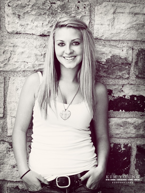 [Senior%2520port%2520bw%255B4%255D.jpg]