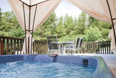 Lodges with Hot Tubs in Derbyshire