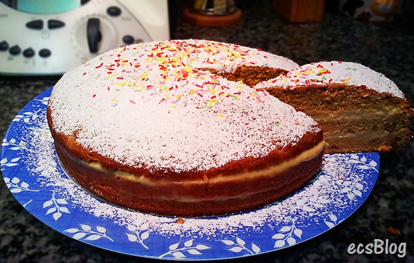 Bizcocho Yolanda con granadas relleno de crema pastelera 1