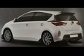 2013-Toyota-Auris-10