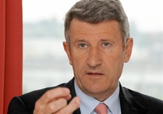 Philippe de VILLIERS r&eacute;agit au Rel&egrave;vement TVA parcs &agrave; th&egrave;me