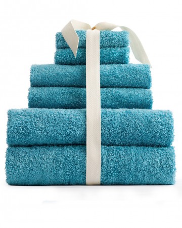 Keeping your linen closets in order is so much easier when you're towels are all folded uniformly. Learn how to fold the perfect towel here: Keeping your linen closets in order is so much easier when you're towels are all folded uniformly. Learn how to fold the perfect towel here: