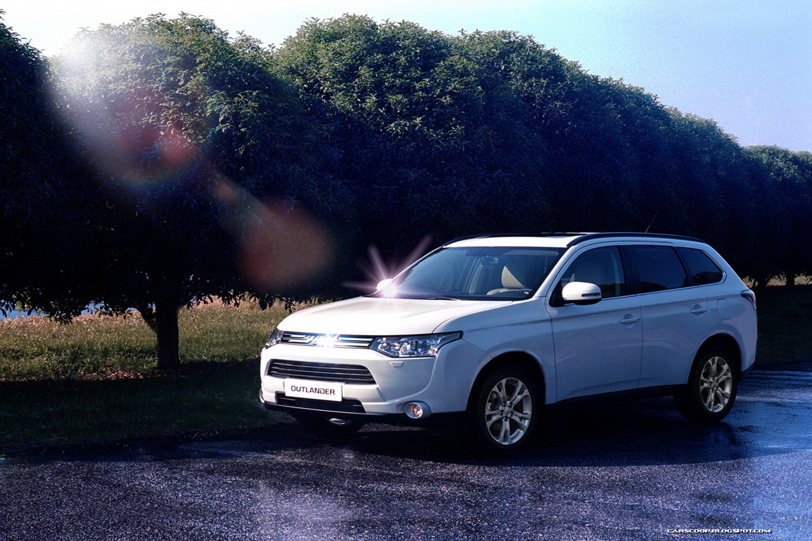 2013-Mitsubishi-Outlander-9[2].jpg