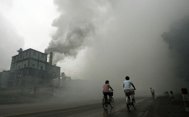 Air pollution in Yutian County, China, 29 April 2008. Campbelk / wiki.dickinson.edu