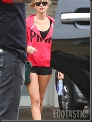 taylor-swift-in-shorts-leaving-the-gym-02-675x900