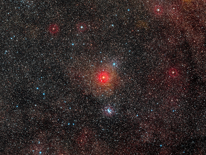 o campo em torno da estrela hipergigante amarela HR 5171