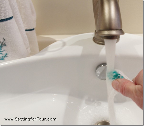 How to Clean your toothbrush from Setting for Four #cleaning #tip #toothbrush #spinbrush