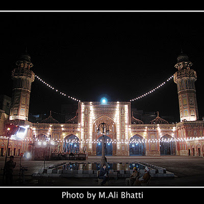 Masjid Wazir Khan Lahore , Source: http://www.flickr.com/photos/14083990@N02/3360242485 3360242485.jpg