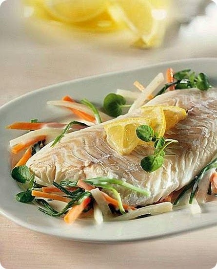 Filetti di eglefino su julienne di verdure Filetti di eglefino su julienne di verdure