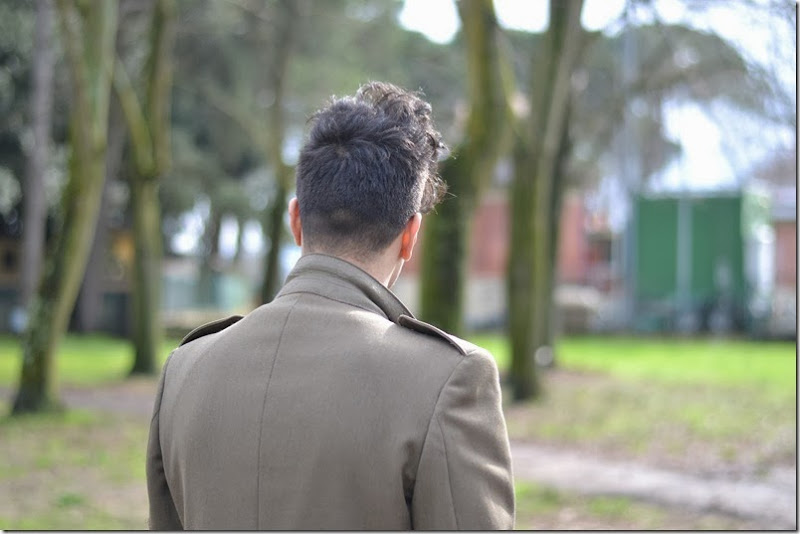 Giacca: Vintage Camicia: Prada Maglia:Prada Jeans: Polo Ralph Lauren Scarpe: British Passport