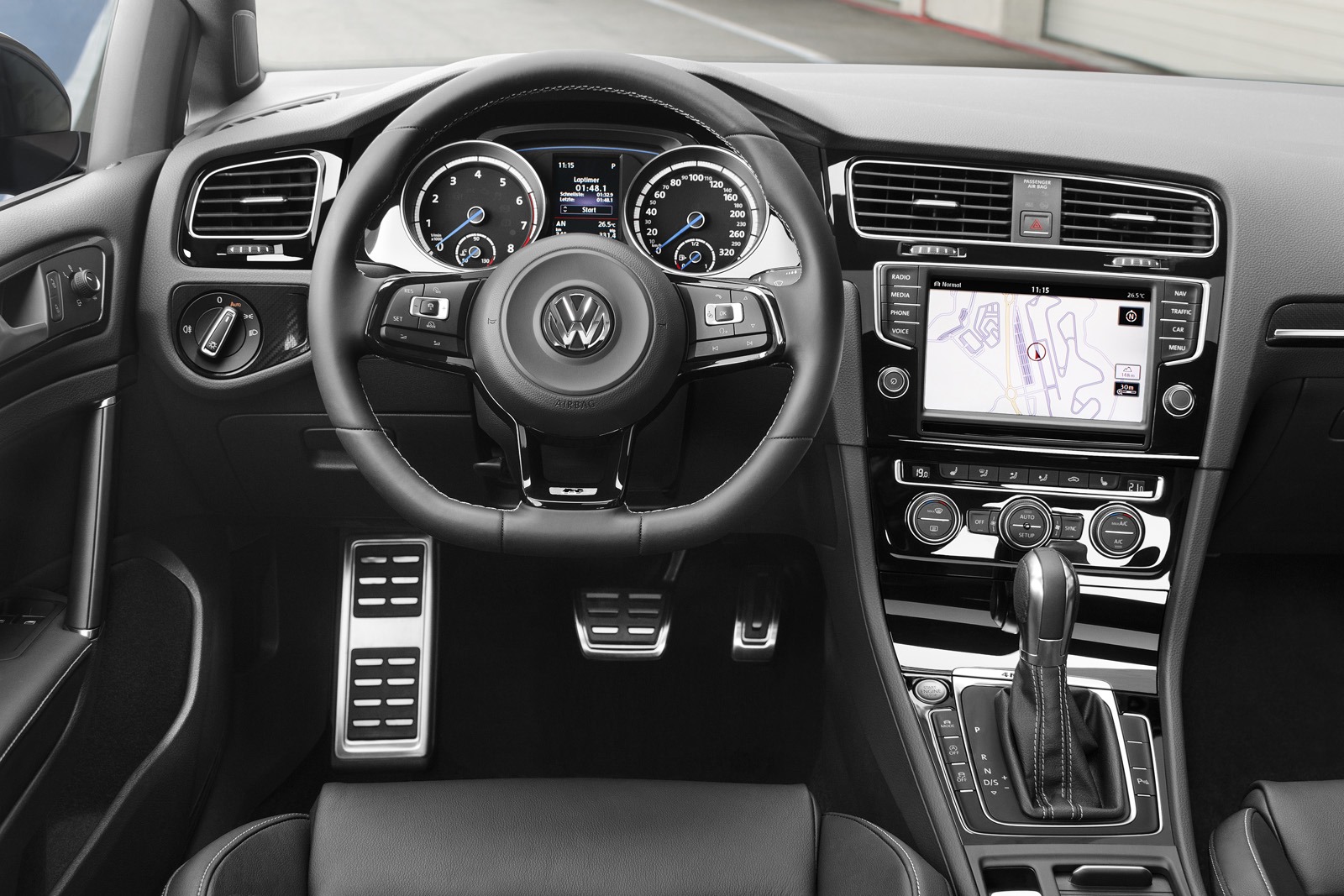 [2015-VW-Golf-R-213.jpg]