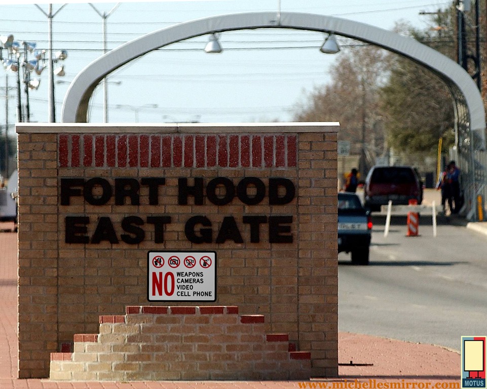 [fort%2520hoo%2520-no%2520weapons%2520entrance%2520copy%255B4%255D.jpg]
