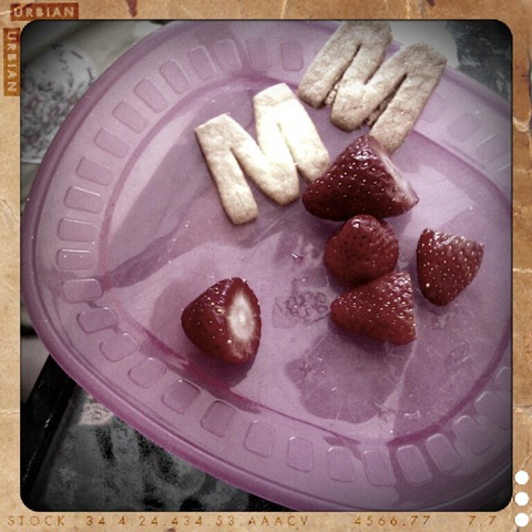 [3.%2520strawberries%2520and%2520homemade%2520biscuits.jpg]