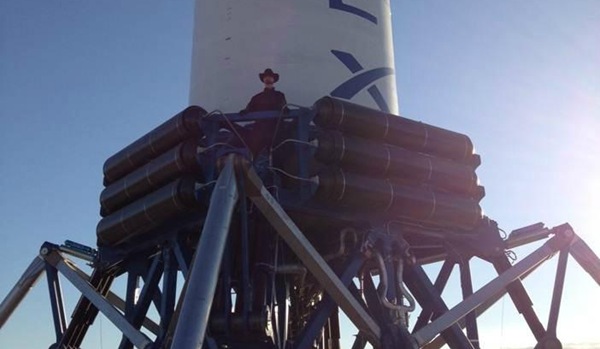 [SpaceX-Grasshopper-Cowboy-landscape%255B2%255D.jpg]