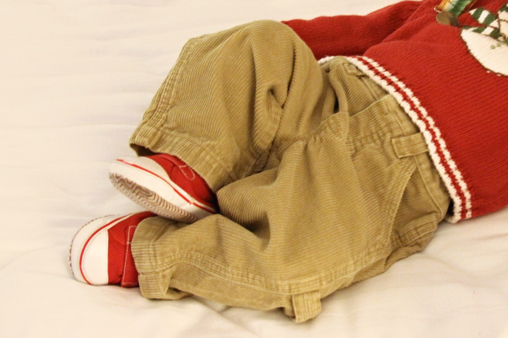 [On%2520the%2520comfy%2520bed%255B4%255D.jpg]
