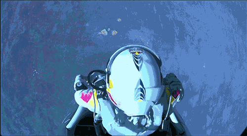 [Felix%2520Baumgartner%2520gif%255B4%255D.gif]
