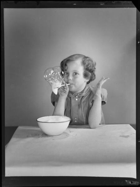 [girl%2520with%2520bubbles%255B4%255D.jpg]