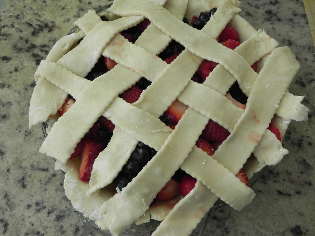 [DSCN83004.jpg&description=Pomegranate-Mixed Berry Pie')]