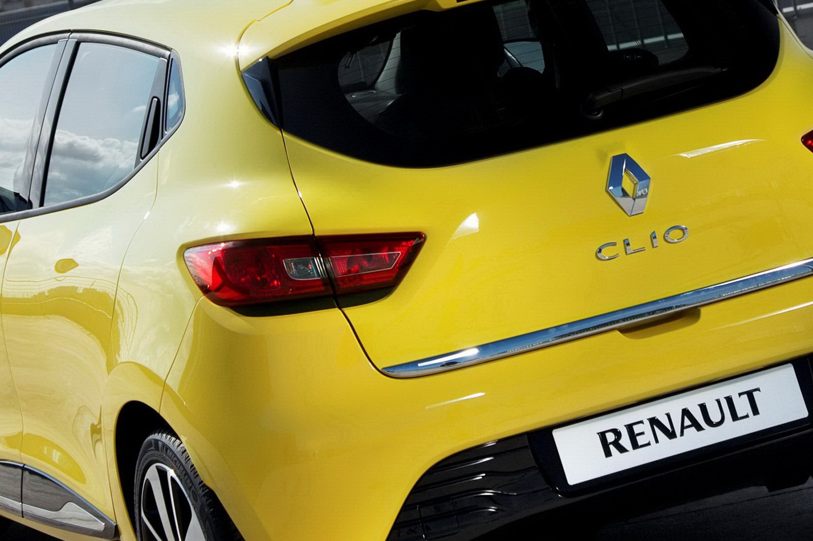 2013-Renault-Clio-Mk4-35%255B2%255D.jpg