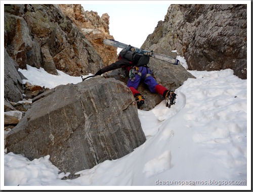 Corredor Gigolo 240m 65º IV (Cambre d'Aze 2750m, Cerdanya, Pirineos) (Omar) 0977