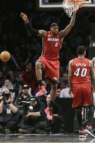 LeBron Torches Nets in Angry Mode Debuts LeBron X No 17