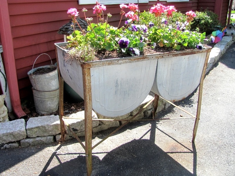 [washtub%2520planter%255B6%255D.jpg]