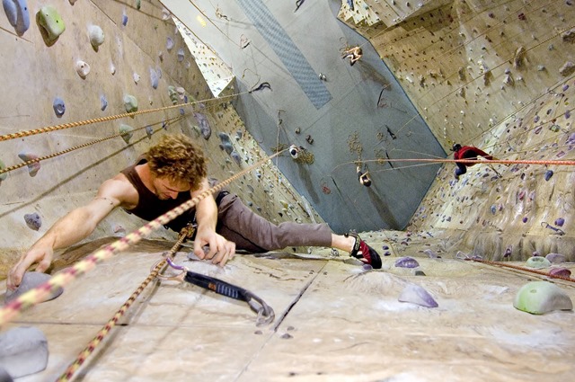 [indoor-rock-climbing-2%255B4%255D.jpg]