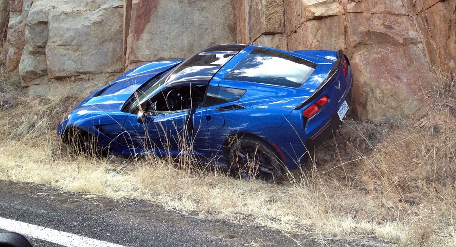 [2014-Corvette-Crash-   14.jpg]