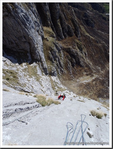 Via Intrusos 350m MD  7a  (6b A0 Oblig) (Alto Les Palanques, Picos de Europa) (Victor) 0054