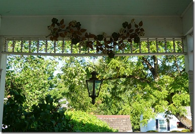 Porch and courtyard 017