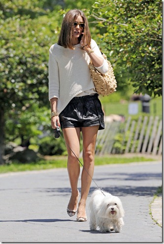 Olivia Palermo Olivia Palermo Walks Dog NYC QpupWFQUVWbl Olivia Palermo Olivia Palermo Walks Dog NYC QpupWFQUVWbl