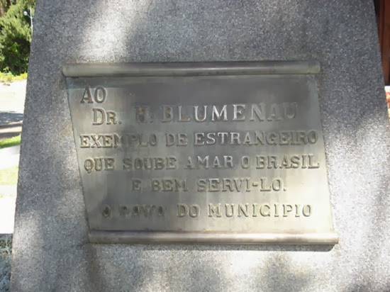 Estátua Dr. Blumenau 03