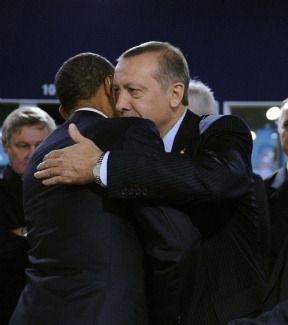 [huggs-for-islamist-turkish-prez4.jpg]