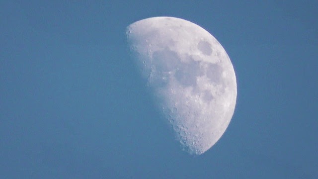 [The%2520Moon%2520by%2520Day%25202%255B3%255D.jpg]