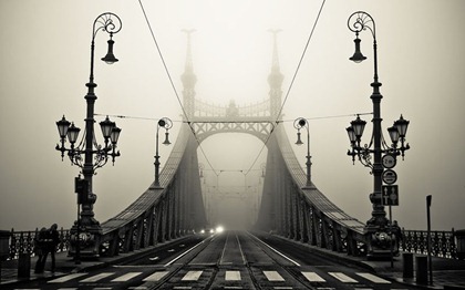 foggy-bridge-in-budapest-hungary-800x500