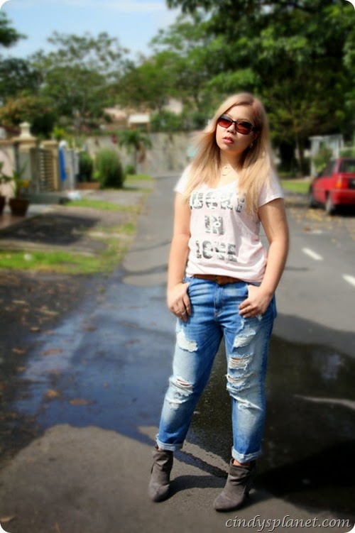 distressed chic a (4) distressed chic a (4)